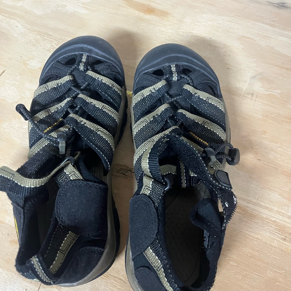 Keen Kids Black and Tan Sandals